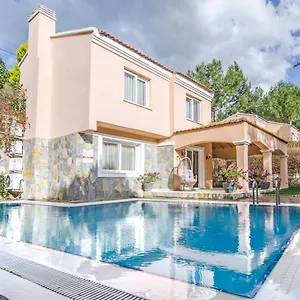 Peninsula Pine Club Boutique & Aparthotel